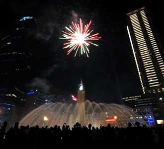 Kembang Api Hiasi Langit Jakarta