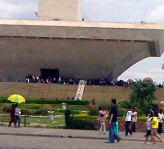 Warga Jakarta Serbu Monas