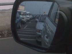 Pertigaan Taman Safari Macet, Jalanan Mengular 15 Km