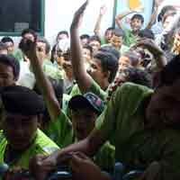 Kepsek Dipecat, Siswa dan Guru SMU Tamiriyah Demo