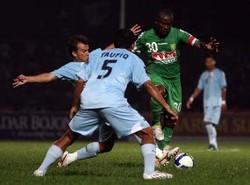 Derby Jatim Berakhir 0-0