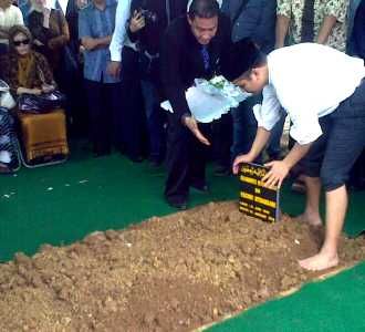 Marwoto Dimakamkan di San Diego Hills