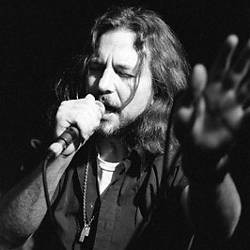 Ubah Lirik Lagu, Vokalis Pearl Jam Dituntut