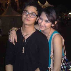 Derby Romero Bertunangan di Wakatobi? 