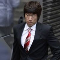 Park Ji Sung Rusak Porsche Cayenne