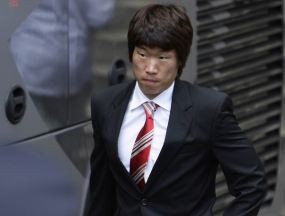 Park Ji Sung Rusak Porsche Cayenne