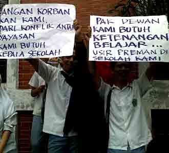 Siswa SMU Tamiriyah Berdemo