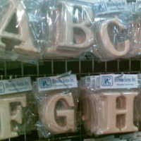 Mengukir Untung dari Ukiran Aksara Kayu