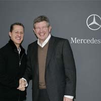 Mercedes Tak Pilih Kasih