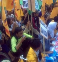 Tolak UN, Seratus Pelajar Demo Istana 