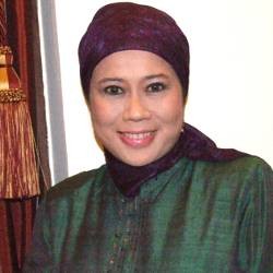 Dewi Yull Ngepop Bareng Musisi Surabaya