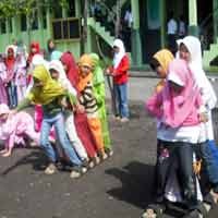 Ceria Bersama Bermain Bakiak Beregu