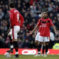 Setan Merah Pilih Hati-hati