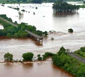 Jembatan Ambruk Diterjang Banjir