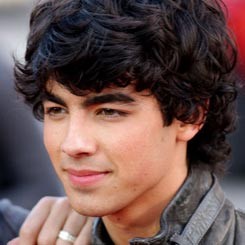 Joe Jonas Ingin Jadi Musuh James Bond