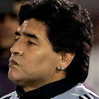 Anting Maradona Diincar Fans Napoli