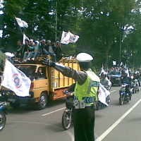 Ratusan Buruh Datang, Jalan Diponegoro Belum Ditutup