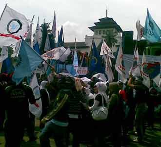 Ribuan Buruh Tolak ACFTA