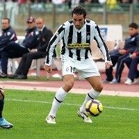 Stuttgart Dapatkan Bek Juve