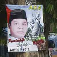 Atribut Kandidat Melanggar, Satpol PP Dituntut Tegas & Adil