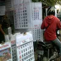 Pergantian Tahun, Penjual Kalender Masih Raup Untung
