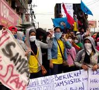 Tuntut Karyawan Tetap, Pekerja UBM Berdemo