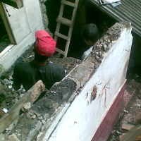 Kondisi Tanah Miring dan Rawan Longsor