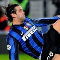 Kepala Cedera, Chivu Dirawat di RS