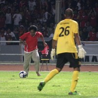 Hendri Titip Dompet & HP Sebelum Masuk Lapangan