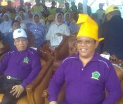 Agung Laksono Baca Pantun di Pekanbaru