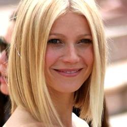 Disenggol Badai, Gwyneth Paltrow Tabrakan