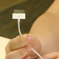 Mulut Balita Terbakar Kabel USB iPod