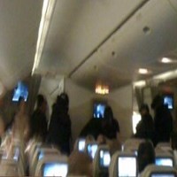 Polisi Inggris Tangkap 3 Penumpang Pesawat Emirates Bertujuan Dubai