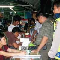 Gelar Razia di WTC, Polisi Angkut Puluhan HP 