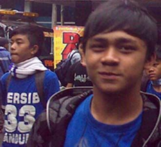 Tak Ada Lapangan, Layar pun Jadi