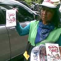 Menghilang di Toko Buku, Gurita Cikeas Dijual di Jalanan