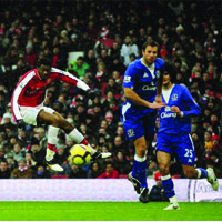 Gol Telat Rosicky Selamatkan Arsenal