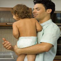 Lepas dari Gendongan Ayahnya, Bayi Tewas Terjatuh dari Apartemen