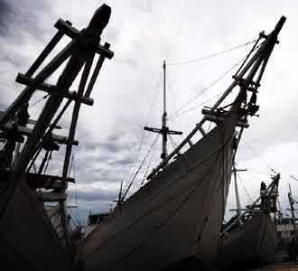 Melongok Perahu Phinisi