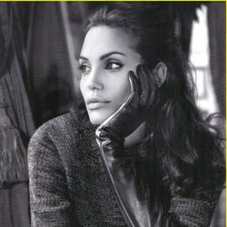 Terlalu Terkenal, Angelina Jolie Didepak Label Fesyen