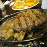 Melacak Kelezatan Steak Legendaris