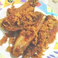Kriuk... Gurih Ayam Goreng Minang