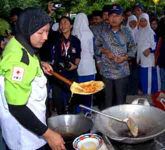 JK Tinjau Dapur Umum Korban Banjir