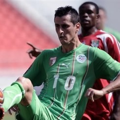 Hantam Aljazair, Malawi Puncaki Grup A