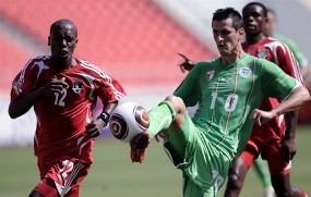 Hantam Aljazair, Malawi Puncaki Grup A