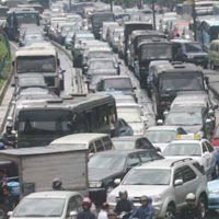 Warung Buncit-Mampang Macet, Bikers Lawan Bus TransJ