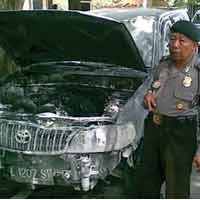 Rem Blong, Toyota Kijang Terbakar di Jalan Tunjungan