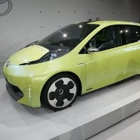 Adiknya Prius Lahir di Detroit