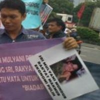 Rebutan Nasi, Dua Kelompok Pendemo Century Bentrok