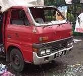 Usai Bentrok, Pendemo Rusak Truk Panggung Orasi 